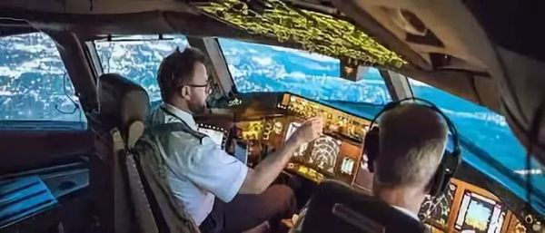 波音737事故反思：该让数据“接管”生命控制权吗？