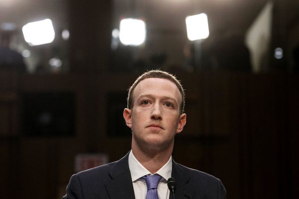 Facebook 联合创始人发长文：是时候解散公司了