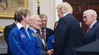 联手马斯克和贝佐斯，NASA 的登月计划再进一步