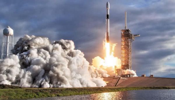 SpaceX猎鹰9号火箭2020年将向月球发射多个月球登陆器