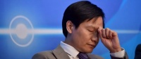 市值几近腰斩，一周三轮股票回购：小米急了？