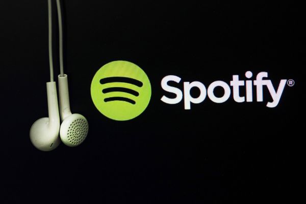 最前线 | 媒体称苹果将注资播客，Spotify 股价下跌一度超2%