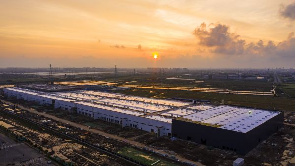 上半年在中国赚15亿，上海工厂成特斯拉生命线