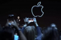后iPhone时代:手机亮点不够,要靠硬件来凑