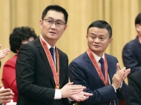 上半年中国网友捐了 18 亿,除了花钱,他们还走路、养鸡、养熊猫来做公益