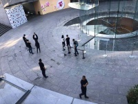 最前线 | 直击新款iPhone发售现场：11 Pro暗绿最受欢迎，黄牛市场加价千元