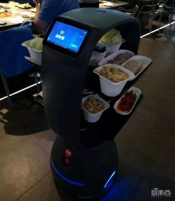 送餐机器人迎来落地潮，亲探北京市场真相，两大玩家斗法