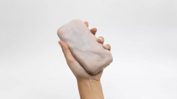 用人造皮肤制成的手机壳，你敢用吗？