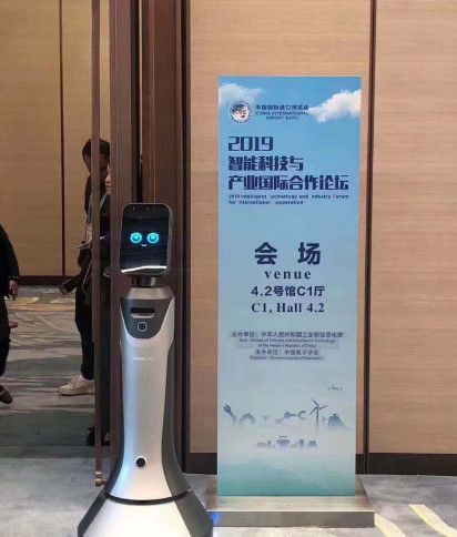 猎豹移动CEO傅盛出席2019进博会 称智能服务机器人蕴含巨大产业机会