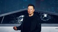 马斯克皮卡的防弹玻璃为啥会被钢球砸碎?物理学教授:这就是一道高中物理题