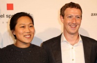 扎克伯格夫妇“小”目标:本世纪末治愈人类所有疾病