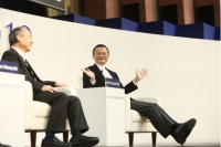 孙正义:马云不是编程或法律专家 但他知道如何用人