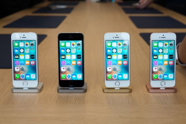 廉价iPhone救不了苹果出货量，最赚钱的手机公司在焦虑什么？