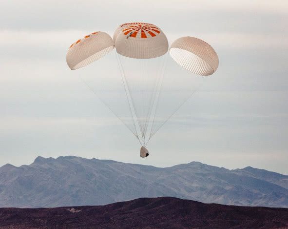 SpaceX完成降落伞测试，载人飞船距离运送宇航员更近一步