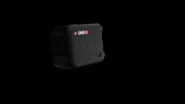 联合徕卡，「Insta360 影石」发布多镜头防抖运动相机「ONE R」｜ CES 2020