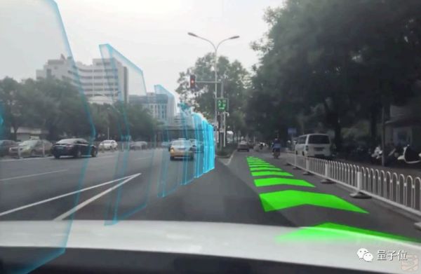 国内首个手机AR实景驾驶导航上线，还能识别车辆行人