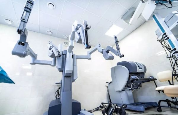 2000万一台的“达芬奇”专利到期，国产手术机器人机会来了吗？