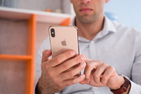 苹果回应iPhone电池损耗越来越严重：滑动关闭应用可能会缩短电池寿命