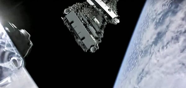 SpaceX星链卫星工厂生产效率提升，卫星建造速度超过发射速度