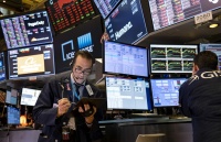 美股周二反弹 道指破20000点后涨超千点 微软涨8.2%