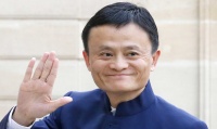 马云出席上海纽约⼤学毕业典礼:机器不能取代人