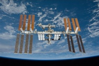 俄拟恢复太空旅游业务 2023年送两名游客太空行走