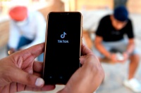 为了让美国人放心用,TikTok宣布开放算法允许查看