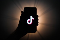 TikTok:的确在探讨在美国之外设立总部的可能性