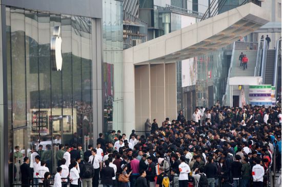 图4：北京、上海的iPhone 4S发布因人群拥挤而推迟