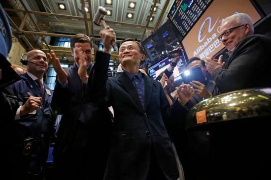联合创始人马云庆祝阿里巴巴在2014年于纽约证券交易所上市。图片来源：SCOTT EELLS—BLOOMBERG VIA GETTY IMAGES