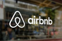 消息称Airbnb计划12月IPO,融资越30亿美元