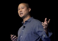 美鞋类电商Zappos创始人谢家华因家中失火意外辞世