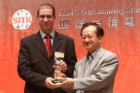 中芯震荡：CEO 提出离职，一山当真不容二虎？