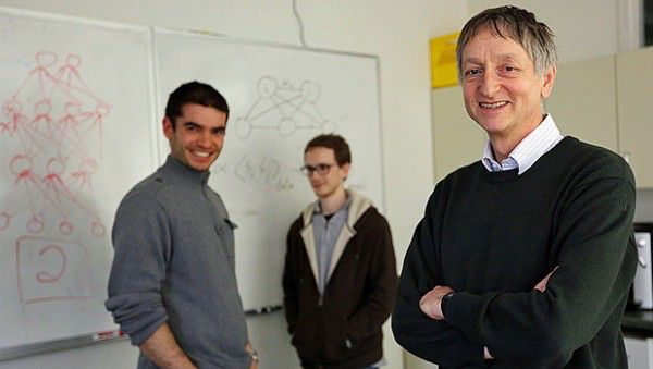 （Geoffrey Hinton 和他的学生 Alex Krizhevsky 及 IIya Sutskever）