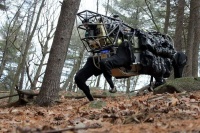 小鹏正式进军智能机器人领域，「机器马」会是「最后一公里」的完美方案吗？