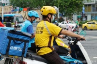 外卖骑手人满为患,处罚更加严厉,收入腰斩!