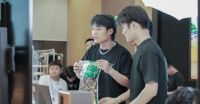 “复制”小杨哥，一场疯狂生意