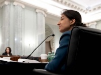 美国 FTC 主席莉娜·可汗：为什么必须监管 AI