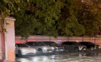 充电排队3小时,新能源车主连空调都不敢开
