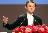 中国首富坐拥4千亿，55岁就选择退休，4年后身家只剩下1800亿