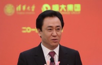 中国首富靠实业起家,直言不搞房地产,还说互联网让中国经济迷失