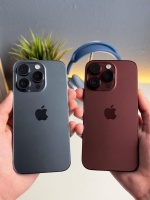 目前关于 iPhone 15 Pro 新配色的爆料有两个:深蓝色、深红色……