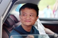 马云在萨拉热窝现身 头戴鸭舌帽很精神:在夜店消遣好不潇洒
