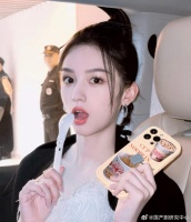 周也手机壳暗藏玄机啊,以为只是一个单纯的泡面手机壳……