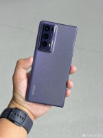 不夸张的说,以前我可能会首选iPhone,因为折叠屏普遍厚重……