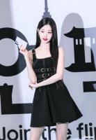 IVE张元英三星发布会后,使用苹果手机,引发了韩国网友们的争论