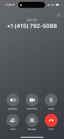 苹果 iOS 17 电话应用界面有变,挂断按钮移到了右下角
