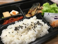装着剩菜的穷鬼套餐，有人一年卖了2个亿