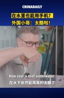 华为Mate60放水里也能用?外国小哥实测结果令人意外