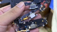 多的安卓线别扔，今晚发的新iPhone用得上